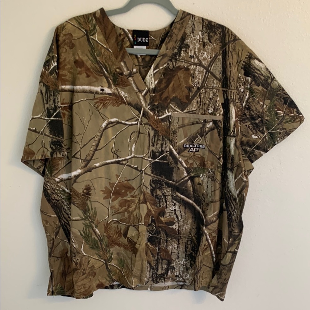 Realtree AP Scrub Dudz Scrub Shirt Size XL Unisex Scrubs Shirt Camouflage Camo